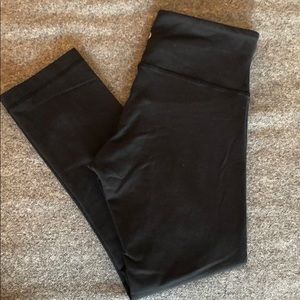3/4 black lululemon leggings